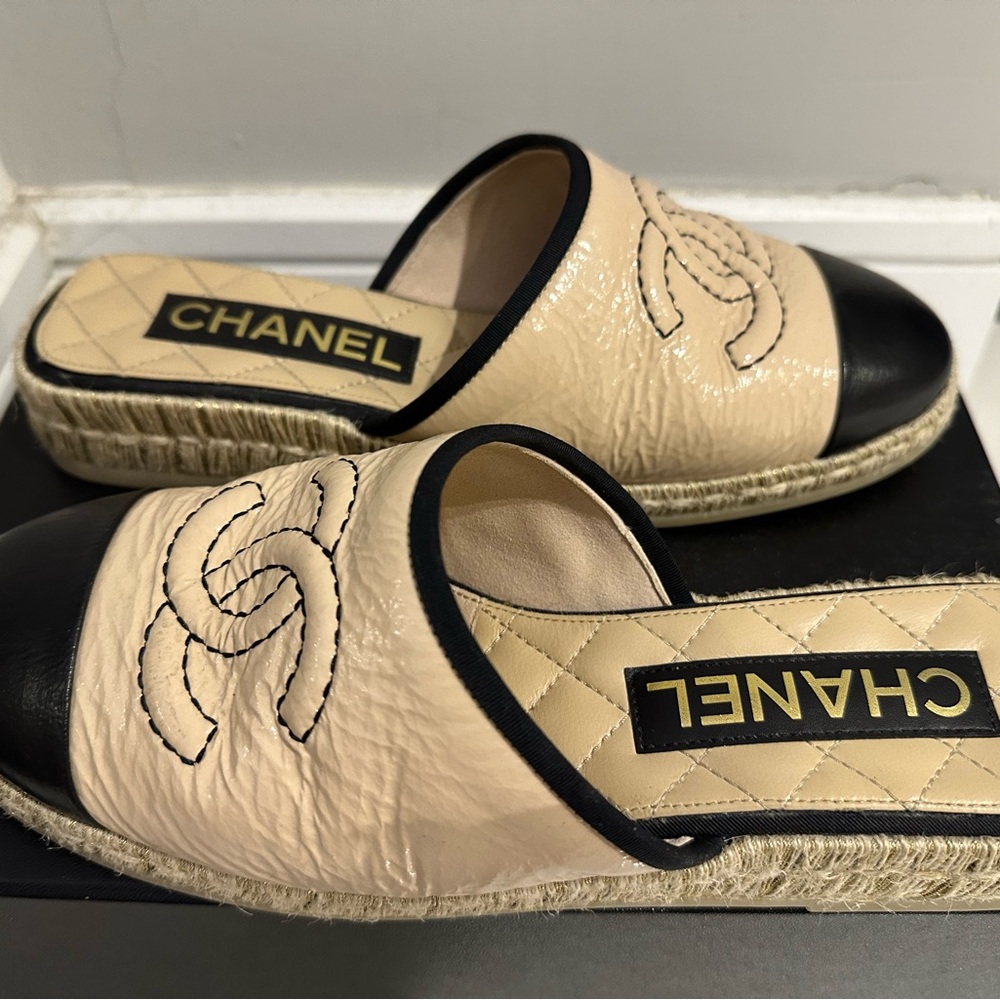 Chanel espadrille mules - Picture 2 of 3